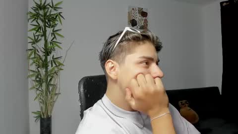 Snapshot of gio_russo chatting on 02.28.25 GioRusso online show from 02.28.25