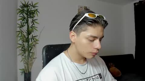 Snapshot of gio_russo chatting on 03.02.25 GioRusso online show from 03.02.25