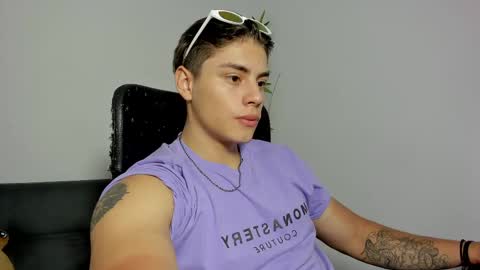 Snapshot of gio_russo chatting on 03.08.25 GioRusso online show from 03.08.25