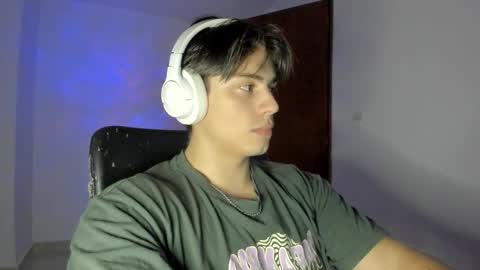 Snapshot of gio_russo chatting on 09.28.25 GioRusso online show from 09.28.25