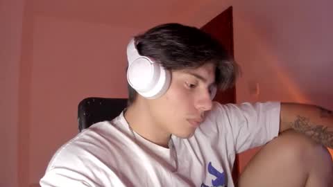 Snapshot of gio_russo chatting on 10.11.25 GioRusso online show from 10.11.25