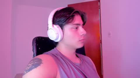 Snapshot of gio_russo chatting on 11.06.25 GioRusso online show from 11.06.25