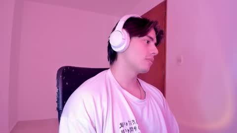 Snapshot of gio_russo chatting on 11.08.25 GioRusso online show from 11.08.25