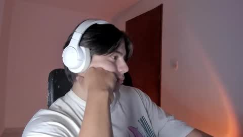 Snapshot of gio_russo chatting on 11.15.25 GioRusso online show from 11.15.25