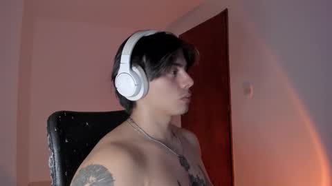 Snapshot of gio_russo chatting on 11.18.25 GioRusso online show from 11.18.25