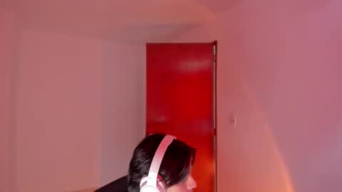 Snapshot of gio_russo chatting on 11.19.25 GioRusso online show from 11.19.25