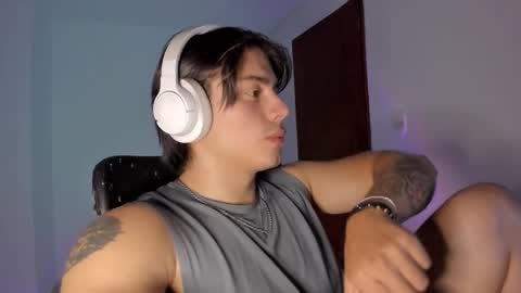 Snapshot of gio_russo chatting on 12.05.25 GioRusso online show from 12.05.25