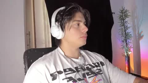 Snapshot of gio_russo chatting on 05.14.26 GioRusso online show from 05.14.26