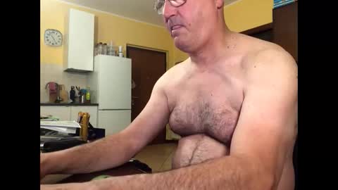Snapshot of giovanni_1964 chatting on 05.17.26 giovanni_1964 online show from 05.17.26