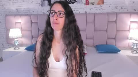 Snapshot of girafmusic chatting on 11.19.25 GirafMusic online show from 11.19.25