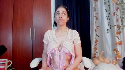 Snapshot of girasol_walton chatting on 11.20.25 Girasol Walton online show from 11.20.25