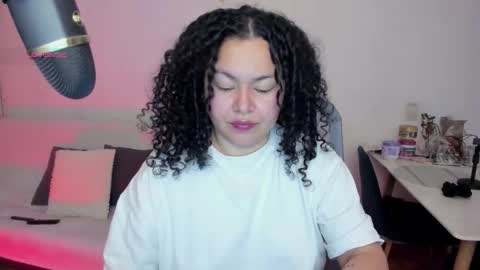 Snapshot of girl_inline chatting on 11.27.25 girl_inline online show from 11.27.25