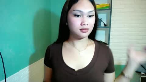 Snapshot of girlthatuneedxxx chatting on 06.27.26 Rhaine online show from 06.27.26