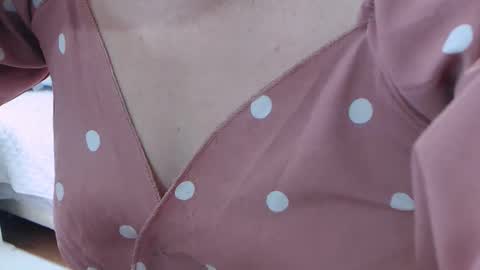 Snapshot of girlvictoria chatting on 11.25.25 Victoria online show from 11.25.25