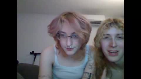 girlw0rm online show from 03.04.25