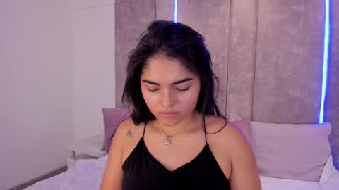 Snapshot of giselamaru chatting on 03.08.25 online show from 03.08.25