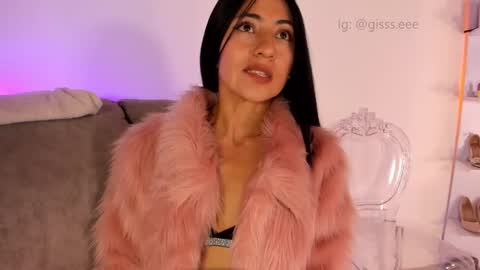 Gisell s online show from 09.10.25