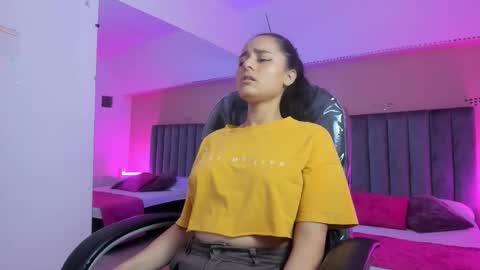 GISELLE ROLDAN online show from 02.24.26