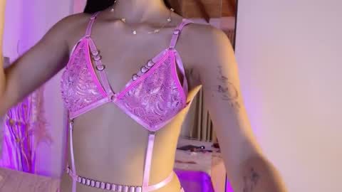 Snapshot of giselleclair chatting on 10.24.25 giselleclair online show from 10.24.25