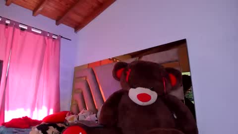 . Gisel Reyes . online show from 02.16.25