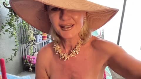 Gl1tter Barbie online show from 01.24.25