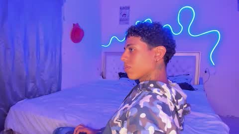 Snapshot of glader_guy chatting on 10.05.25 only for you bby online show from 10.05.25