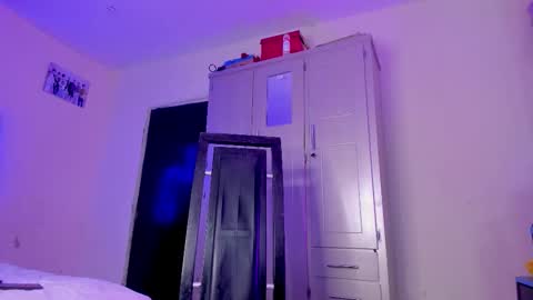 Snapshot of glader_guy chatting on 11.20.25 only for you bby online show from 11.20.25