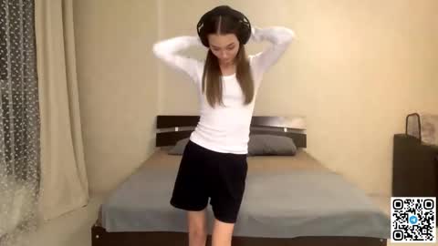 Snapshot of glennbloebaum chatting on 11.18.25 Catalina online show from 11.18.25