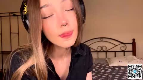 Snapshot of glennbloebaum chatting on 11.23.25 Catalina online show from 11.23.25