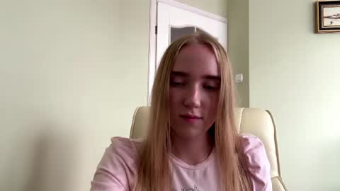 Snapshot of glistenboop chatting on 07.10.26 Lora online show from 07.10.26