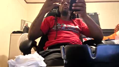 Snapshot of glomightyj chatting on 04.19.26 glomightyj online show from 04.19.26