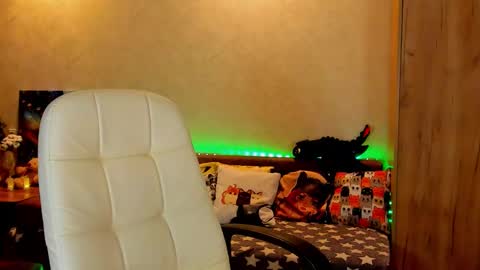 Gloria Wood online show from 12.15.24