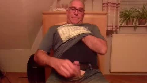 Snapshot of gngh1969 chatting on 05.27.26 gngh1969 online show from 05.27.26