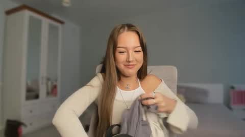 Snapshot of go0d_grl chatting on 10.28.25 Lina online show from 10.28.25