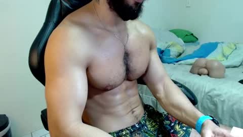 Snapshot of god_hunkules chatting on 10.17.25 god hunkules online show from 10.17.25