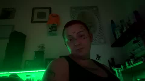 Snapshot of goddess182002 chatting on 11.08.25 goddess182002 online show from 11.08.25