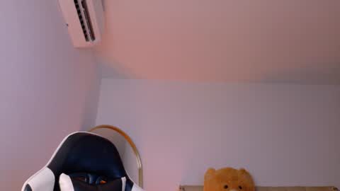 Snapshot of goddess_ariluz chatting on 07.06.26 Ariluz online show from 07.06.26
