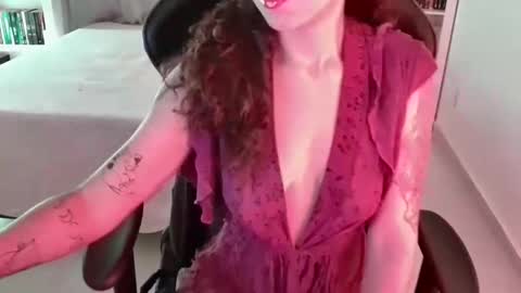 Snapshot of goddess_artemis_ chatting on 11.12.25 Fauna online show from 11.12.25