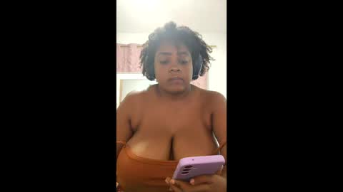 Snapshot of goddess_carrie chatting on 06.11.26 GoddessCarrie online show from 06.11.26