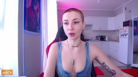 Elpis Foxter online show from 05.04.26