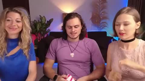   330 UTC2 girls   online show from 01.12.25