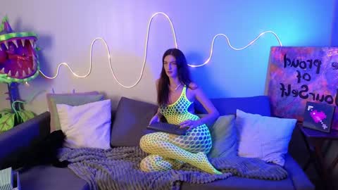   330 UTC2 girls   online show from 01.21.25