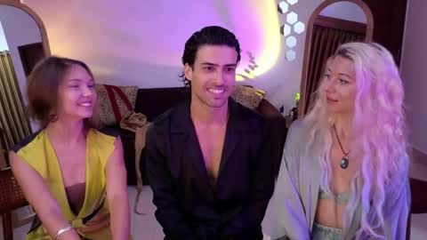   330 UTC2 girls   online show from 04.15.26