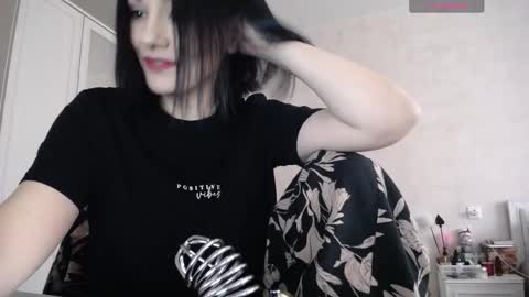 Snapshot of goddess_perfect_legs chatting on 12.15.25 Oksana online show from 12.15.25