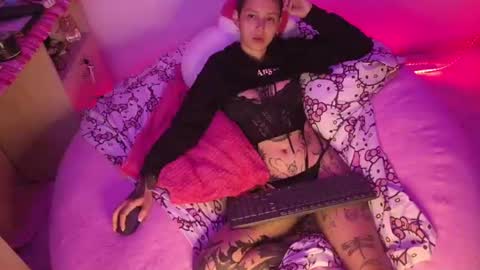 Snapshot of goddess_vee_ chatting on 07.20.26 vee online show from 07.20.26