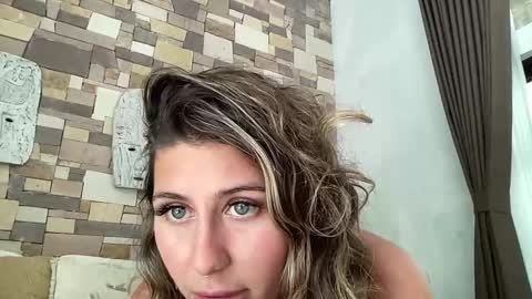 Snapshot of goddessdove chatting on 10.08.25 GoddessDove online show from 10.08.25