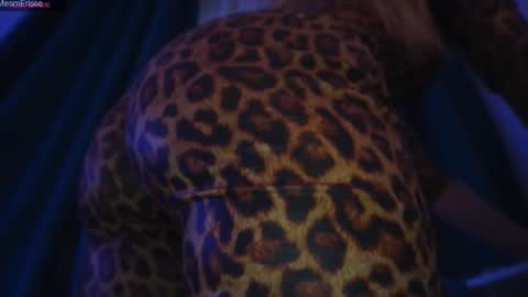 Snapshot of goddesseriss chatting on 10.01.25 MesmErisse online show from 10.01.25