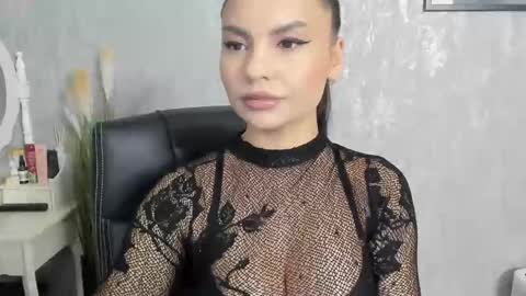 Snapshot of goddessmiaa chatting on 02.12.25 Mistress online show from 02.12.25