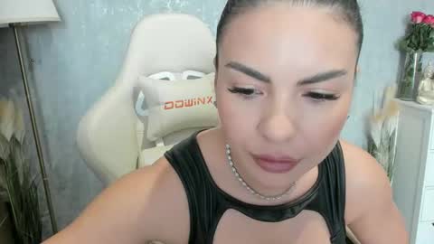 Snapshot of goddessmiaa chatting on 10.24.25 Mistress online show from 10.24.25