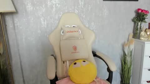 Snapshot of goddessmiaa chatting on 10.25.25 Mistress online show from 10.25.25